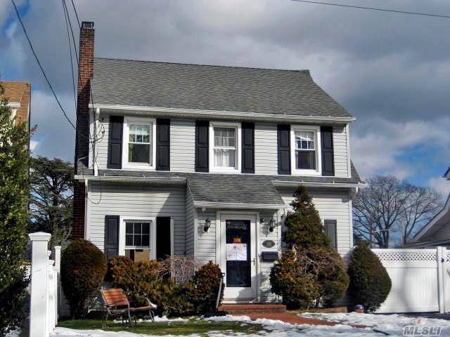 Bed 2 Bath Colonial Move In Ready Home !
