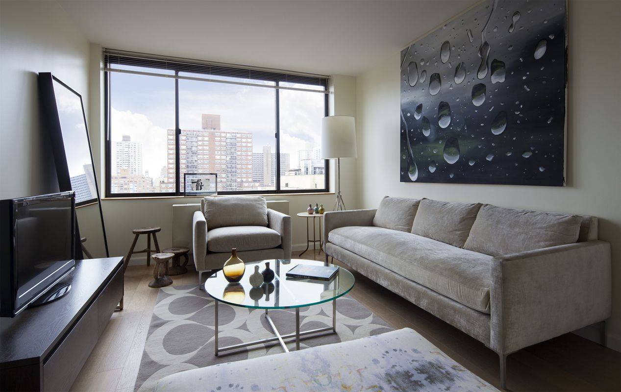 UPPER WEST SIDE - BEAUTIFUL ONE BEDROOM - ROUND THE CLOCK CONCIERGE SERVICE -  WELL PRICED