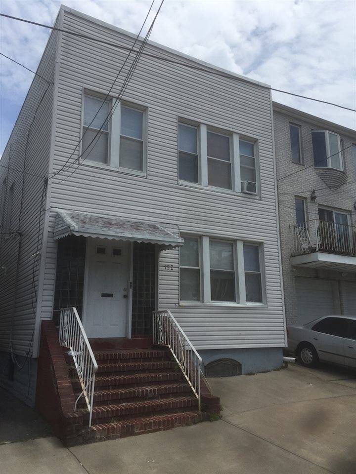 This lovely 2 bedroom - 2 BR New Jersey