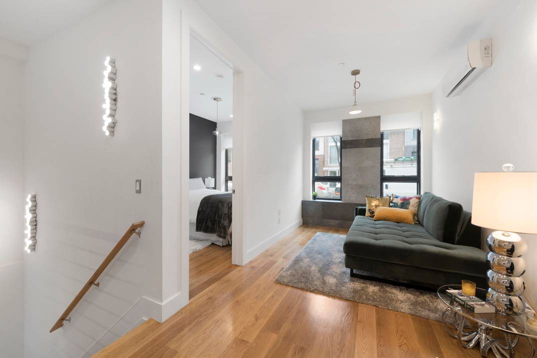 Gorgeous Convertible Two-Bedroom Duplex For Rent in Greenpoint!