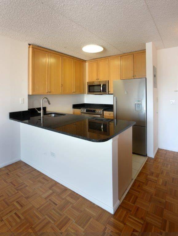 Spacious Flex 2Bed/ 1Bath.. SoHo.. Newly Renovated.. Close to Whole Foods and Trains