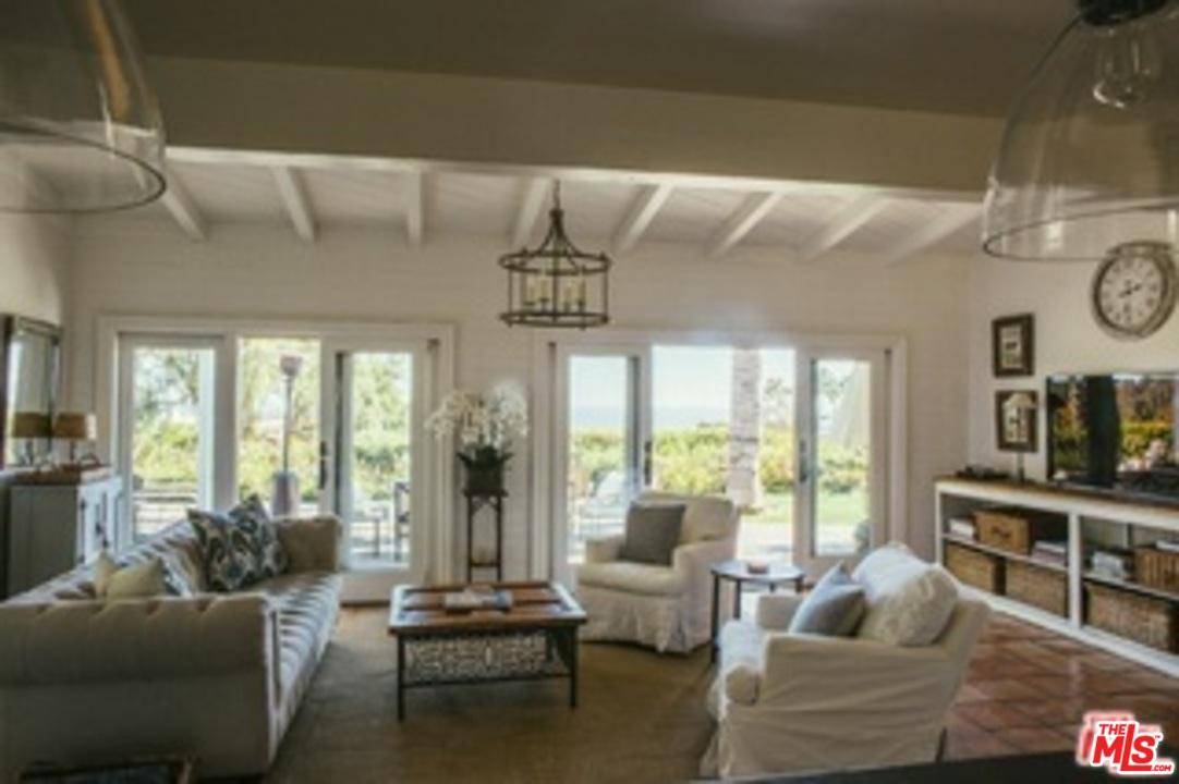 Perfect Mid-Malibu Location with stunning views - 3 BR Single Family Malibu Los Angeles