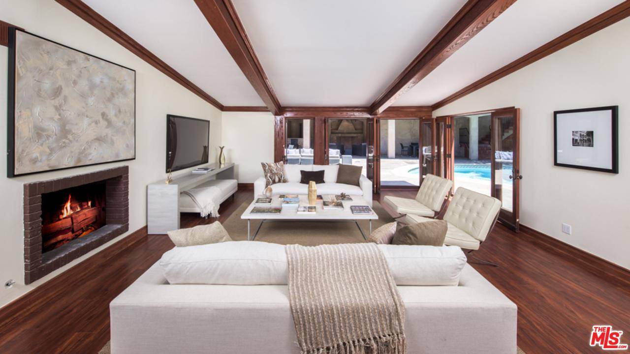 Gorgeous remodeled Traditional just minutes from the Beverly Hills Hotel