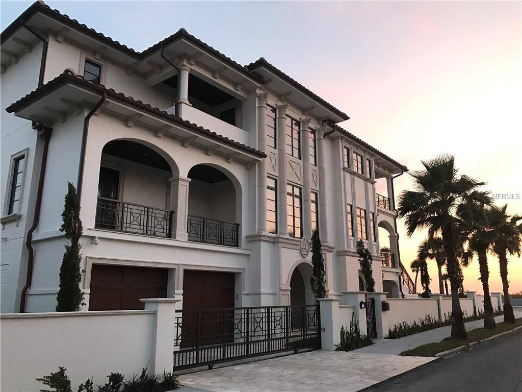 Grand Luxury Waterfront Living in St Pete!