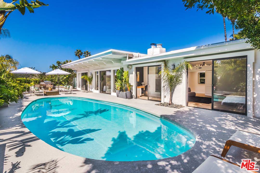 Beautiful remodeled single level contemporary home located in the heart of Beverly Hills Post Office within minutes from the Beverly Hills Hotel