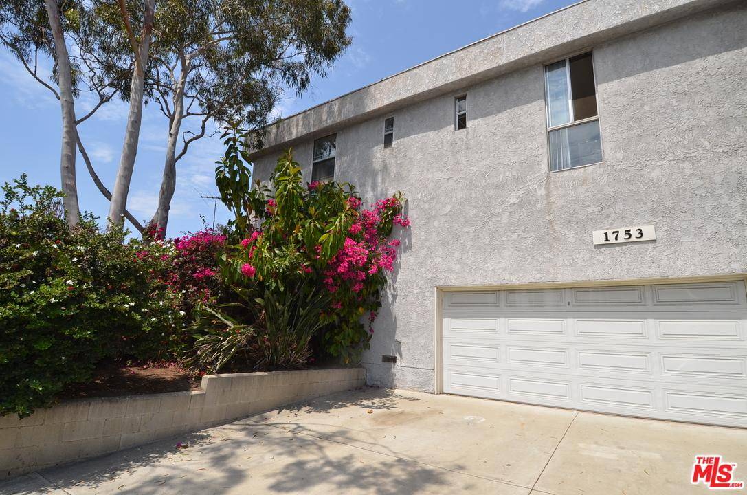 Santa Monica Townhouse style apartment in Santa Monica beach area features 2 Bedroom and 2 Bath updated Kitchen & Bath