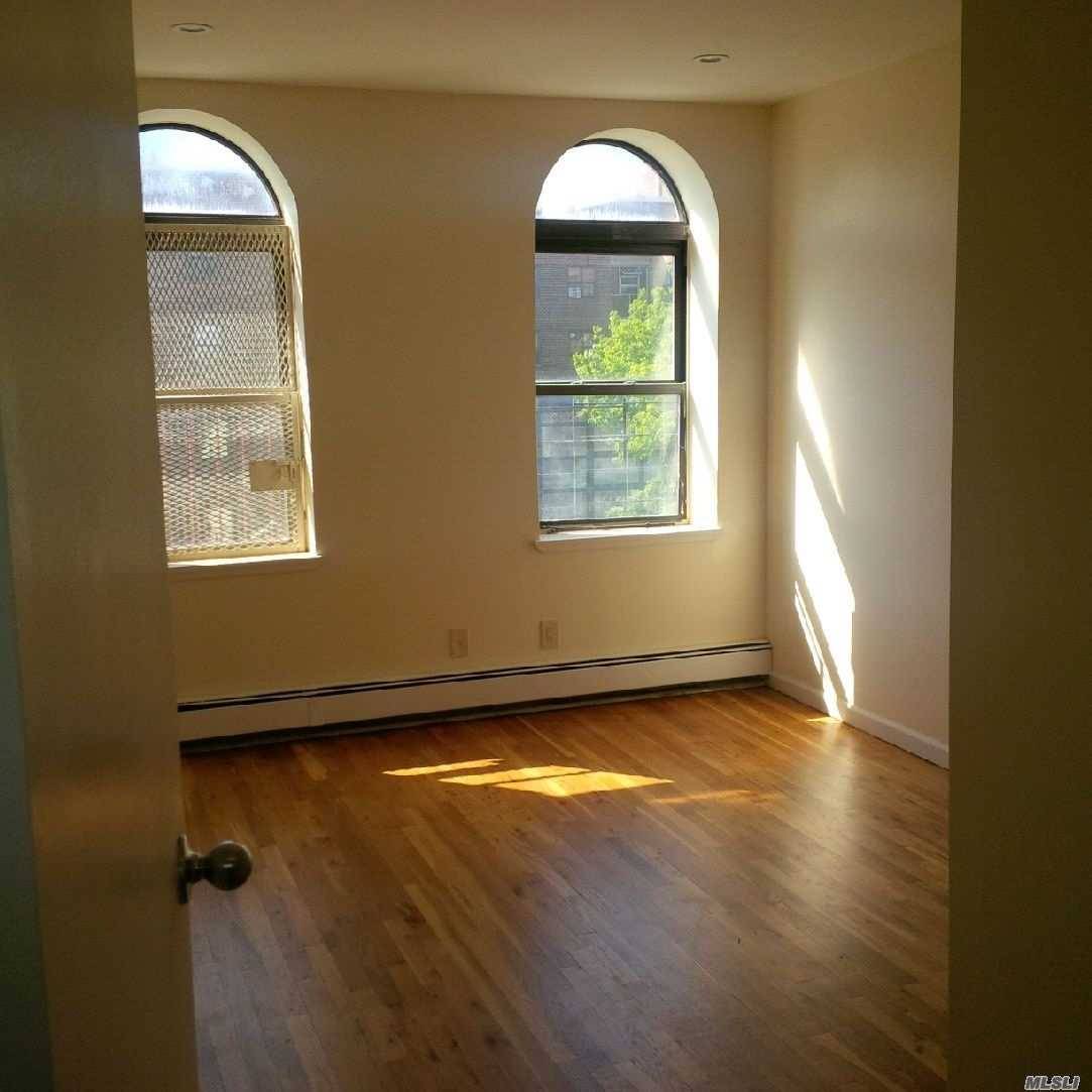 This Beautiful Spacious 2 Bedrooms Is On A Quiet Block Of Ft.