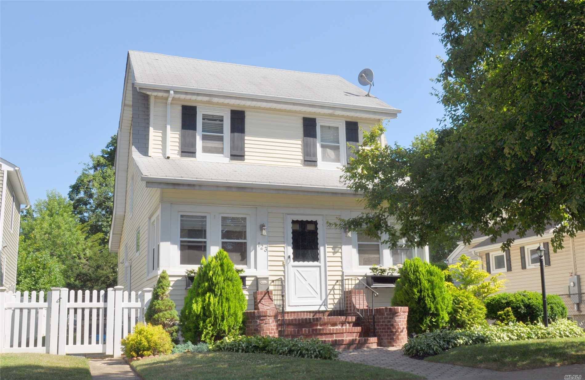 Charming Colonial In The West End Of The Incorporated Village Of Floral Park.