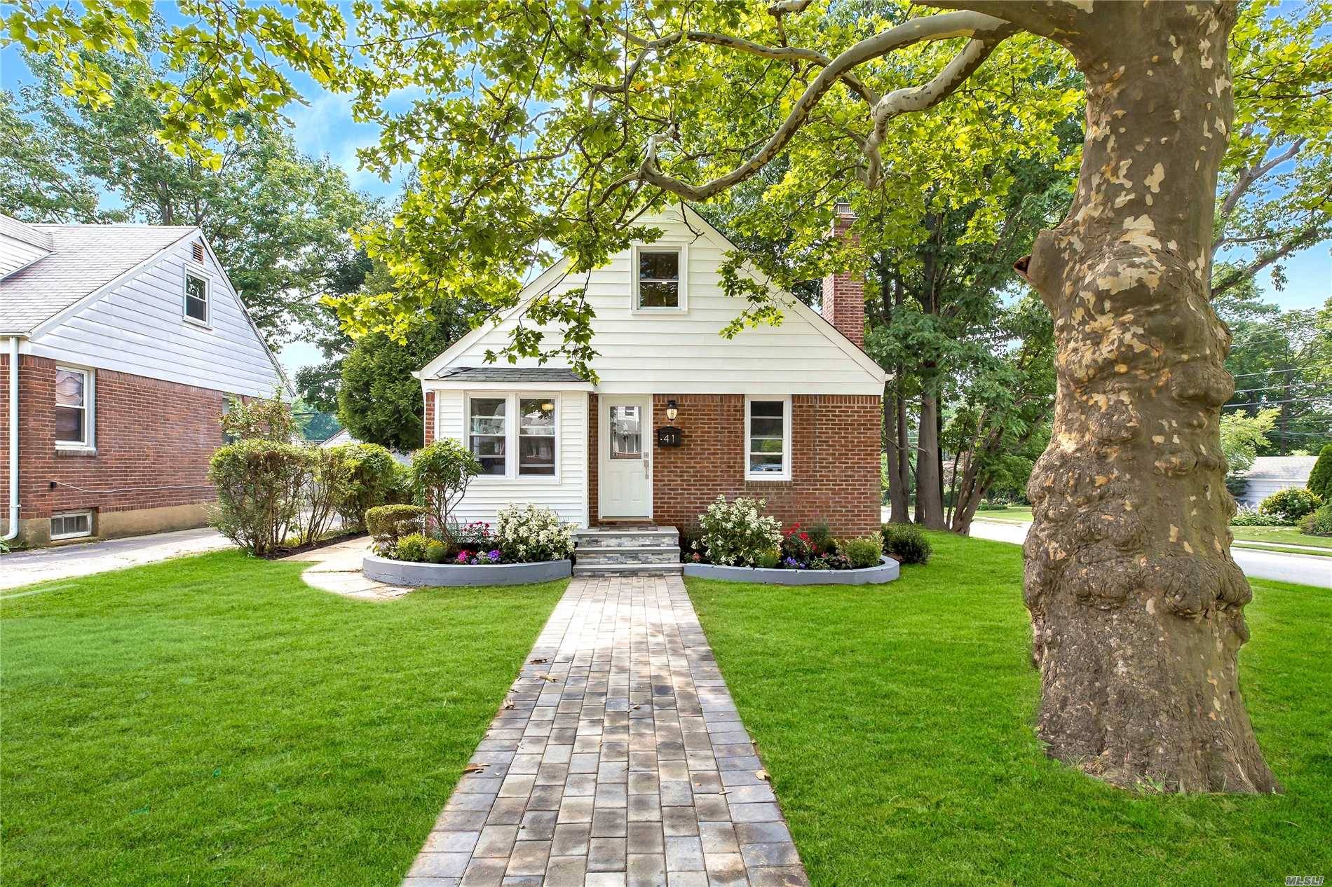 Charming Newly Renovated Cape In The Heart Of Glen Cove.