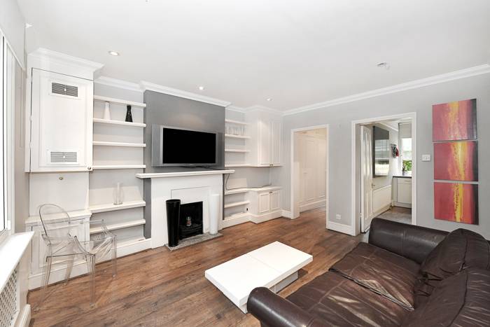 Charming Two Bedroom Apartment for Sale in Kensington, W8 London
