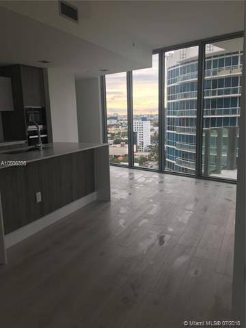 Beautifully modern unit with an open layout and breathtaking views onto the bay located in the luxurious Biscayne Beach Condo