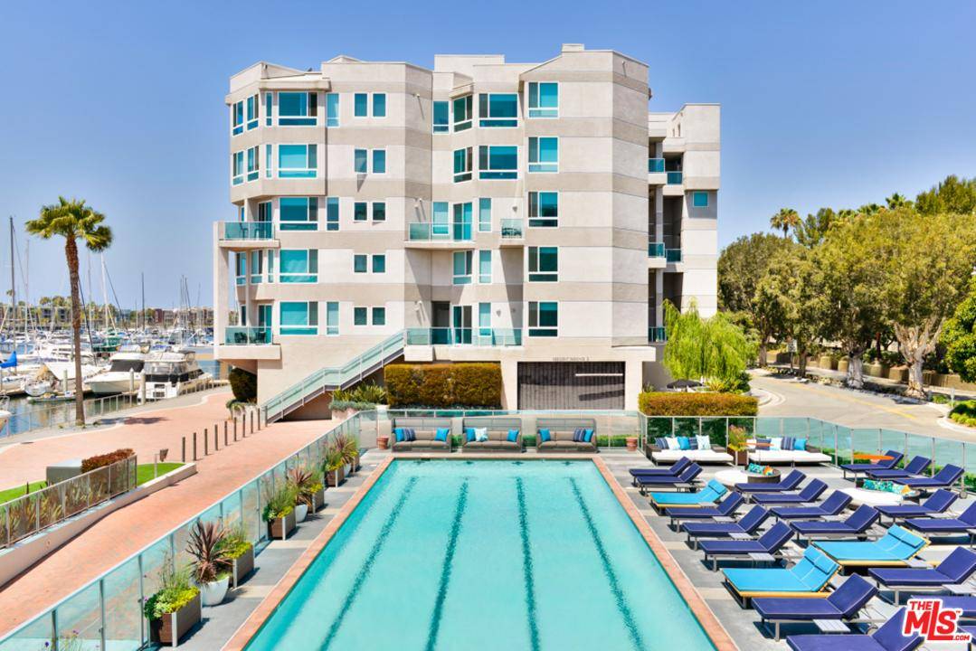 This Penthouse 1Bed 1 - 1 BR Townhouse Marina Del Rey Los Angeles