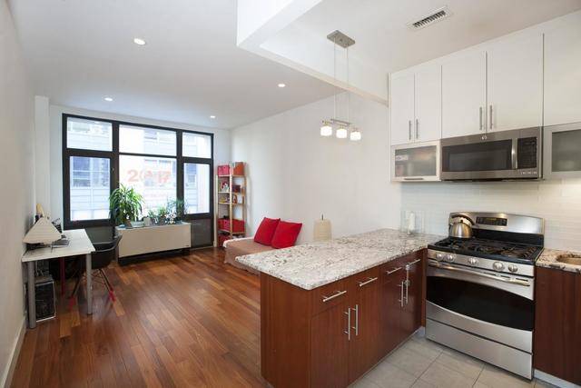 Here is your chance to live in a warm and cozy 1BR at The Millstone located in the thriving Long Island City.