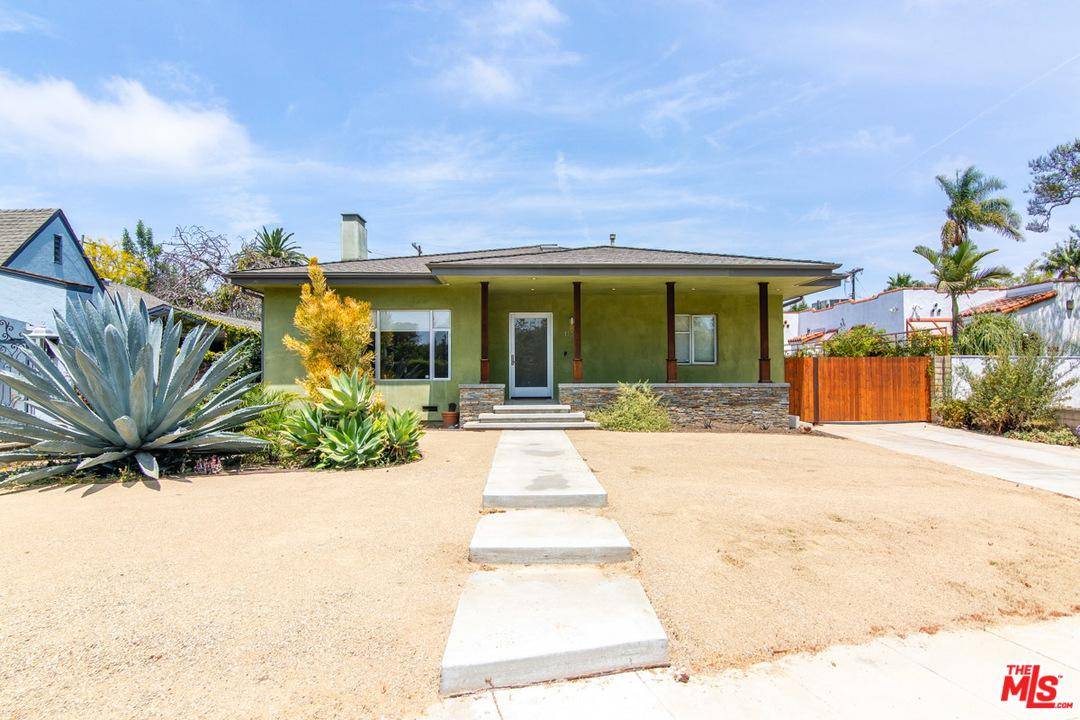 Single-Level Modern Retreat set back from the street on a sprawling lot on Mar Vista's North Oval