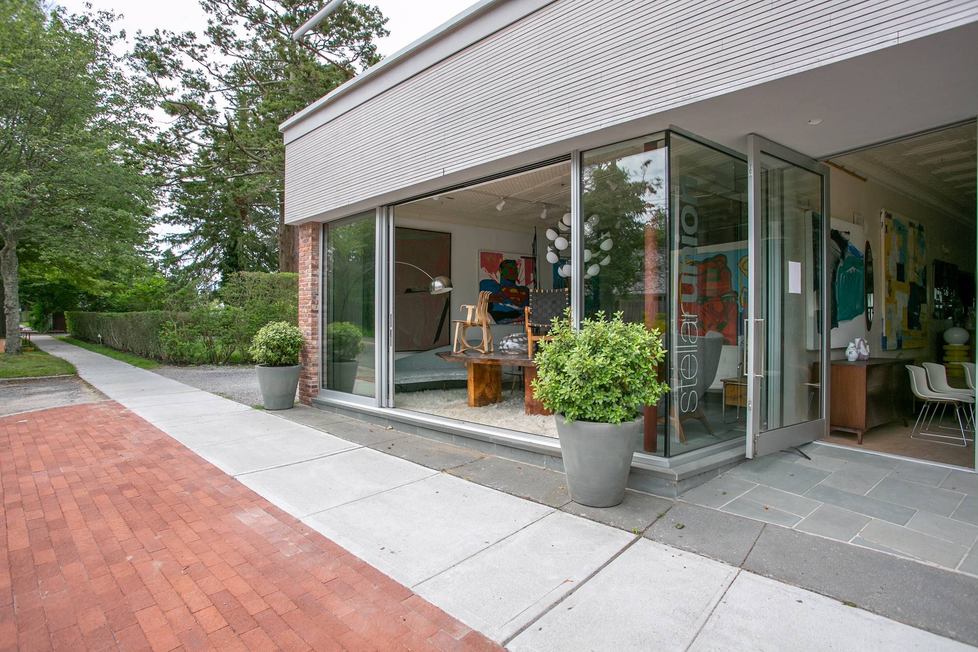 CONTEMPORARY, STYLISH BUILDING IN SOUTHAMPTON VILLAGE