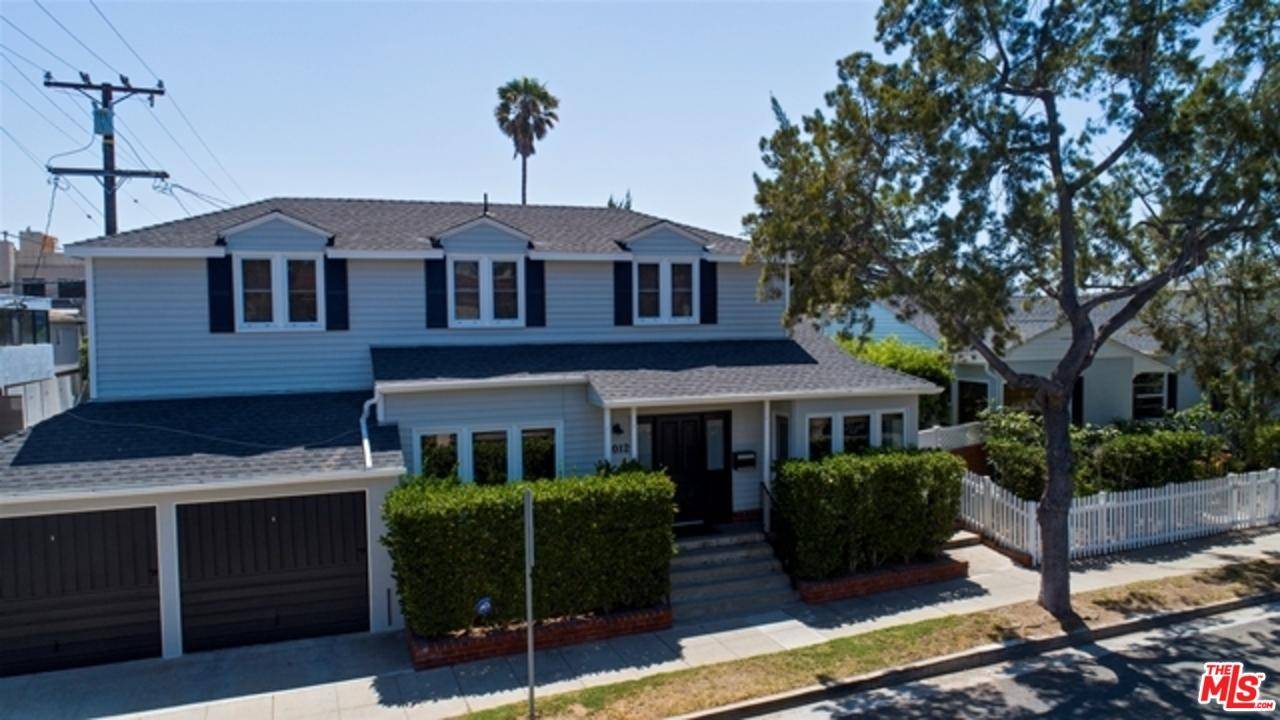 Trophy Triplex Opportunity in Santa Monica located in the very sought after Sunset Park Neighborhood