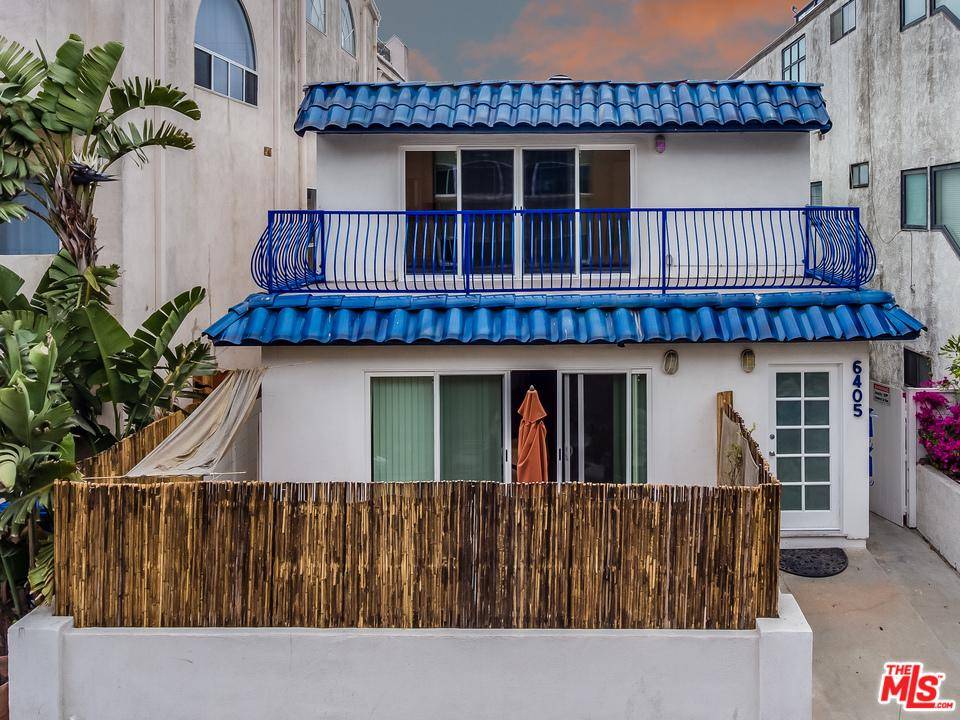 Charming Duplex located Steps-To-The-Sand in premiere Silicon Beach and Playa Del Rey community