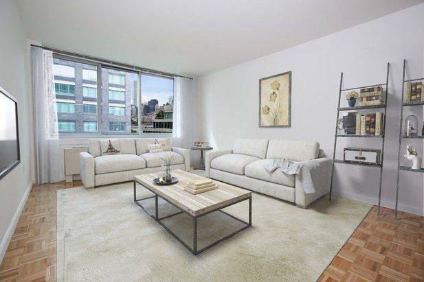 No Fee! One Bedroom in Long Island City with Western View!