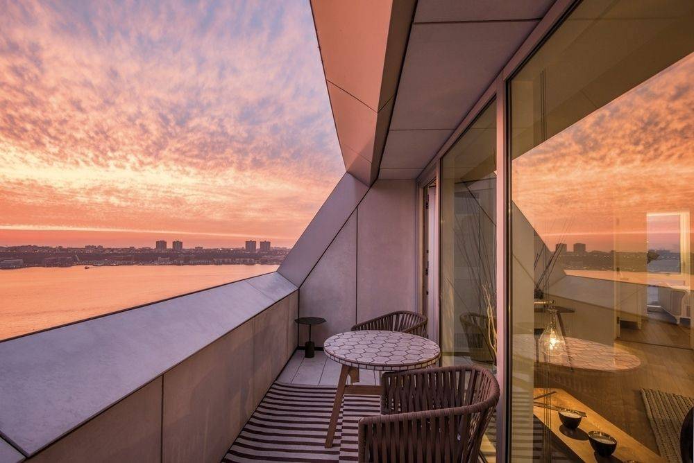Beautiful Modern 2 Bedroom**Hudson River Views**Balcony**Hell's Kitchen
