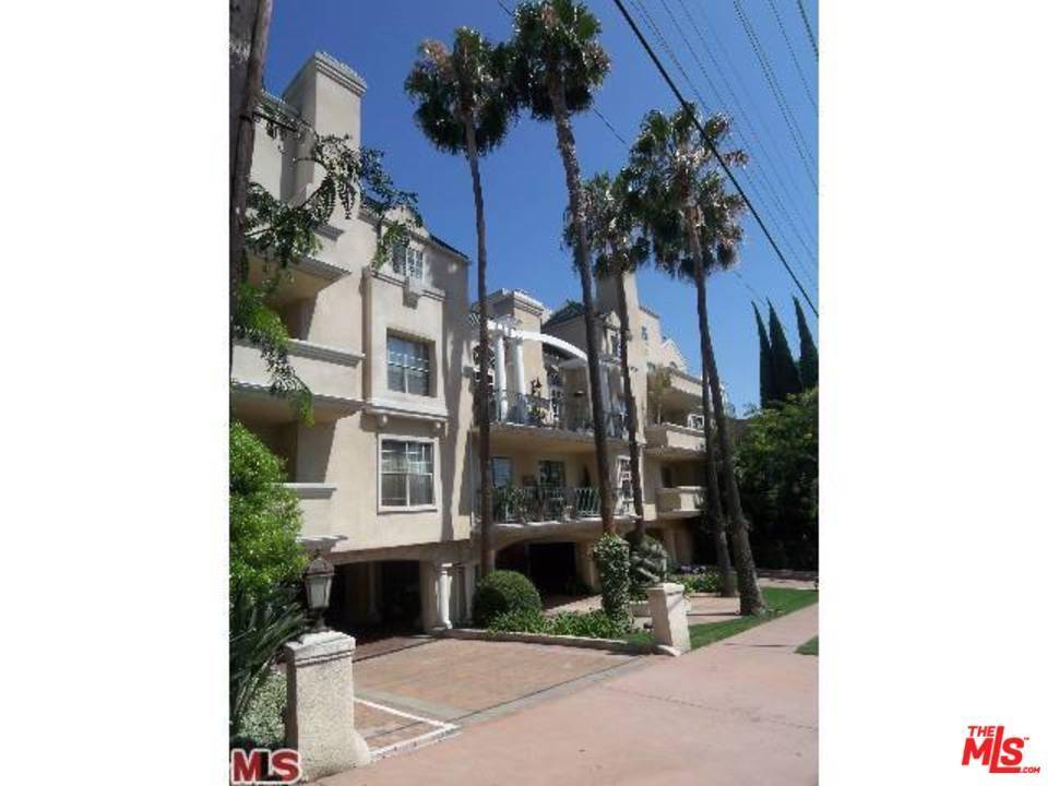 This spacious condo is located in the heart of WH - 2 BR Condo Beverly Hills Flats Los Angeles