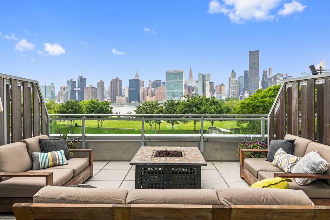 Stunning 2 bed/2 bath in Long Island City with Private Terrace that Boasts Panoramic Skyline and Water Views