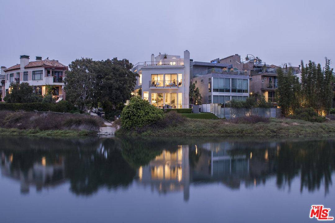 Stunning waterfront modern on sought-after corner lot on Marina Del Rey's coveted Silver Strand