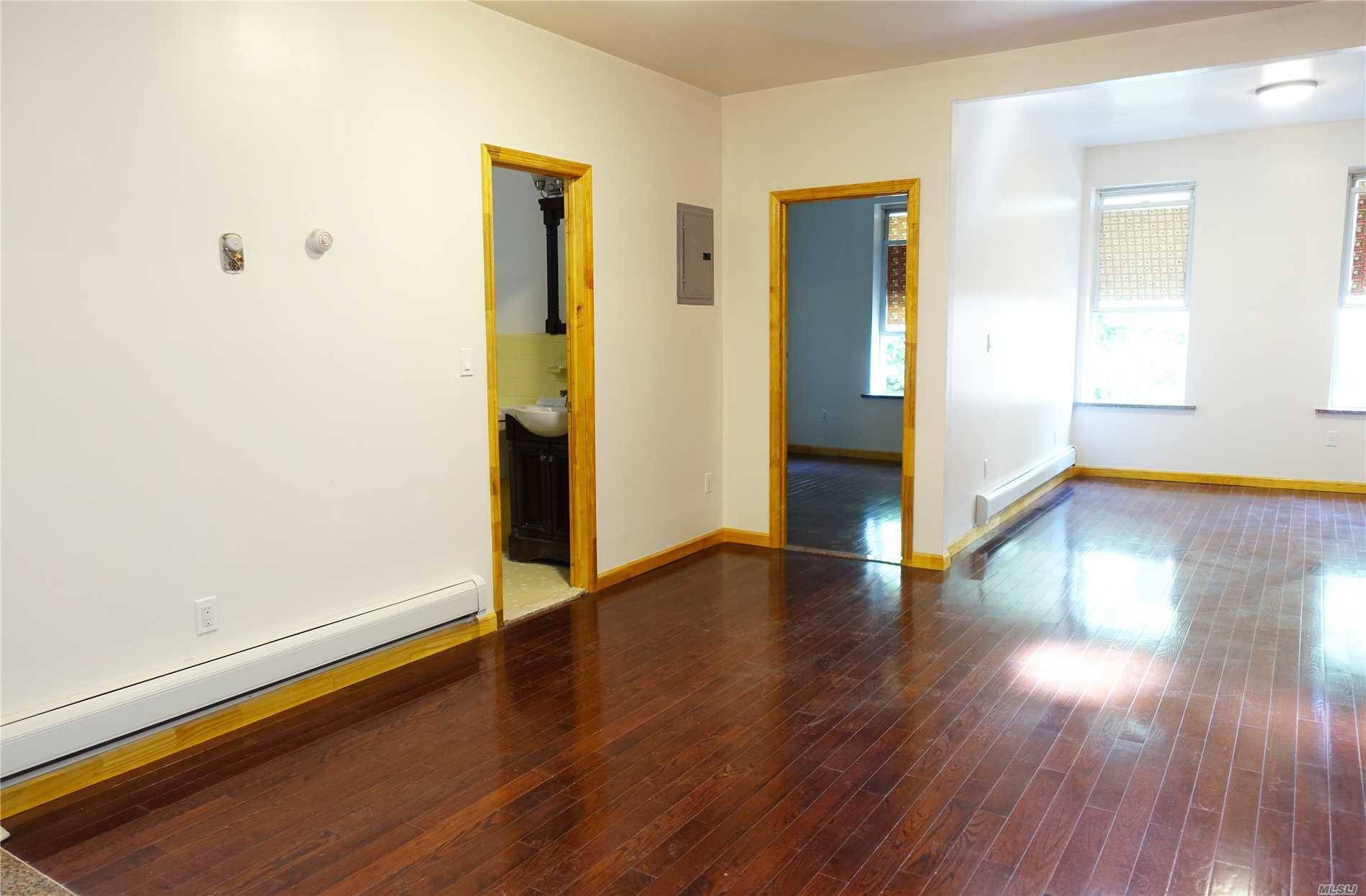 Spacious And Sunny 4 Bedroom Apartment In Sunnyside Queens!