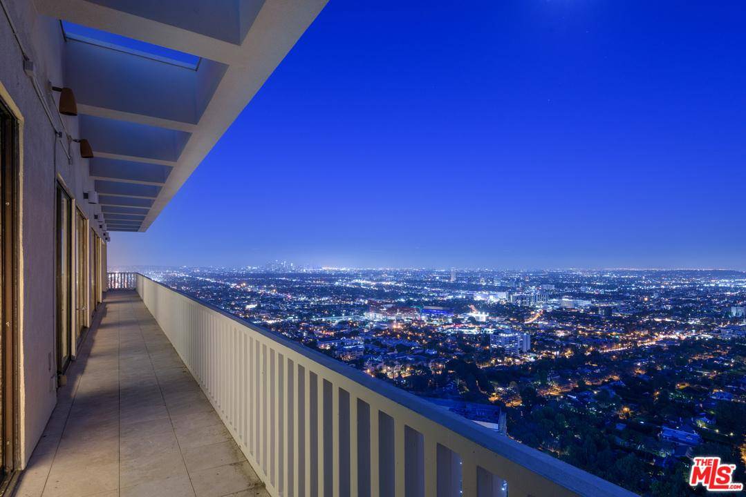 Live on top of the world - 6 BR Condo Beverly Hills Flats Los Angeles