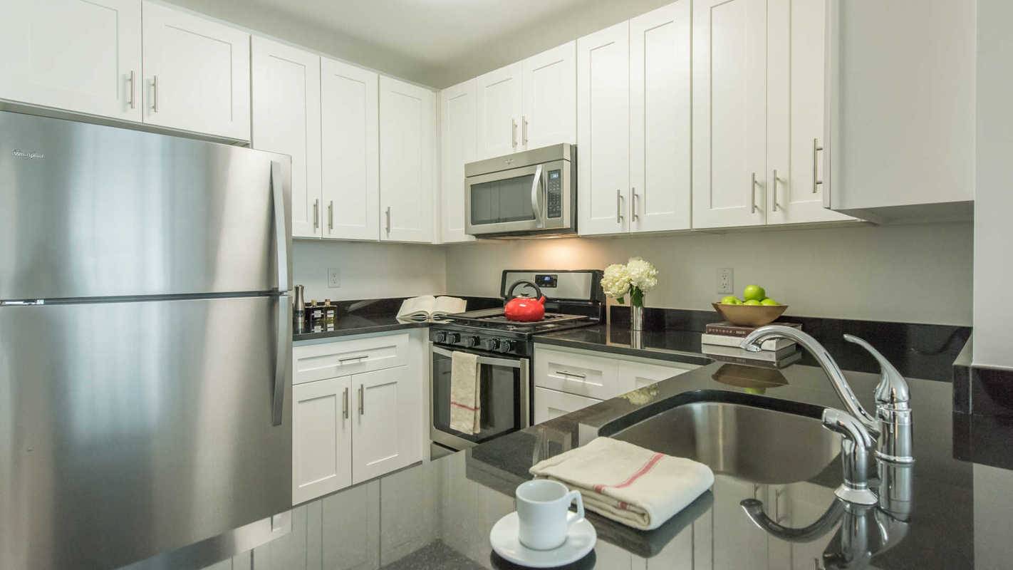 BEAUTIFUL 2 BED 2 BATH APARTMENT, CLOSE TO LINCOLN CENTER & CENTRAL PARK, HUDSON RIVER VIEWS