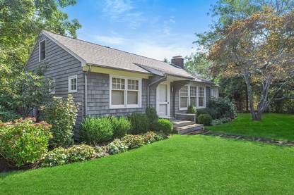 CHARMING COTTAGE VERY CLOSE TO EAST HAMPTON VILLAGE!
