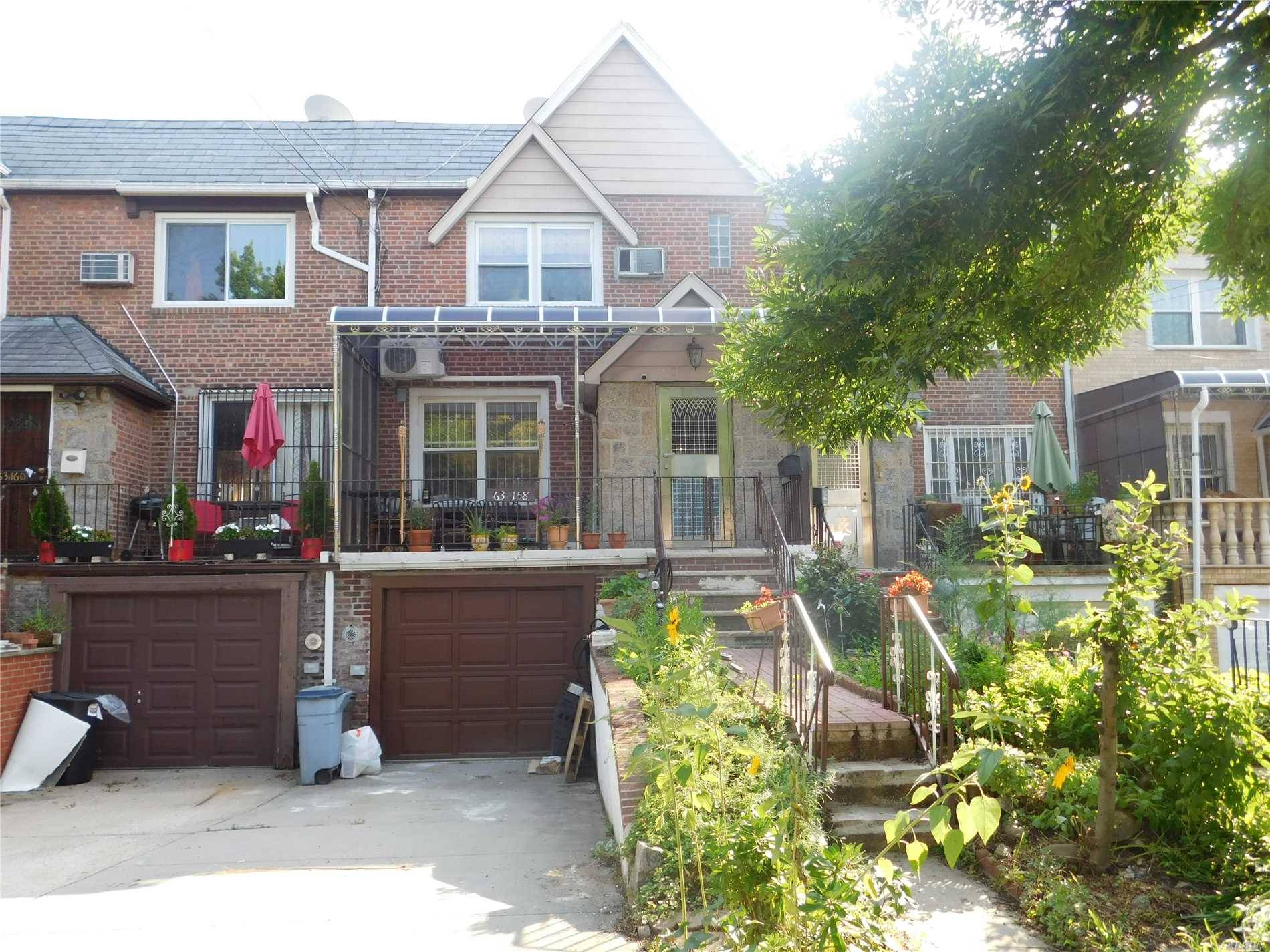 Beautiful One Family In The Heart Of Rego Park!