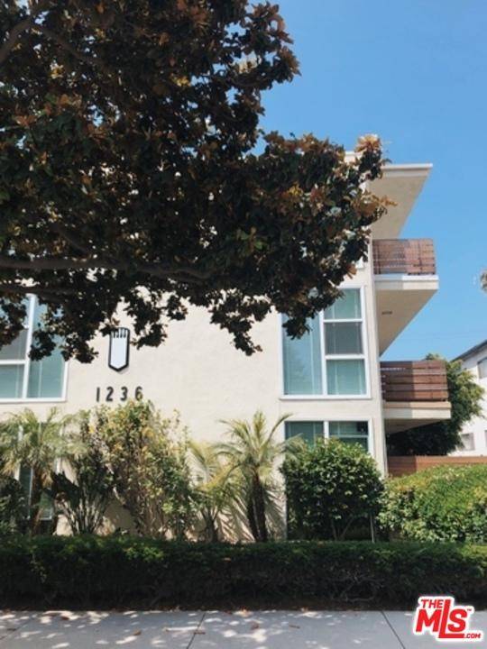 A modern one bedroom apartment within close proximity to the beach and third street promenade