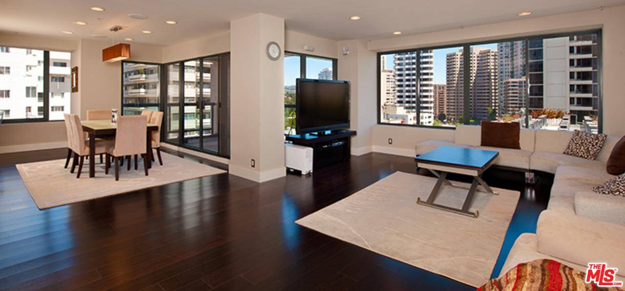 This corner unit offers all the amenities for luxury living in the coveted Wilshire Corridor