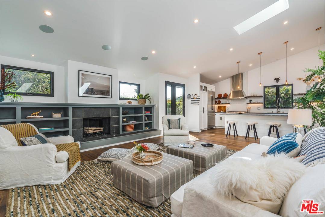 This soulful home calls to those who love space - 4 BR Single Family Marina Del Rey Los Angeles