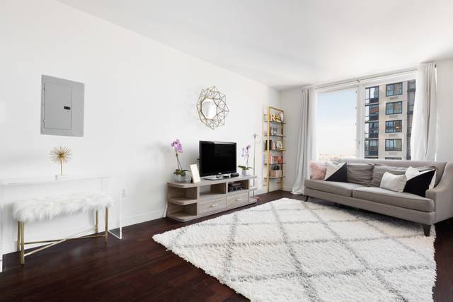 First Open House Wednesday 6 13 from 6 00pm 7 30pm Downtown Brooklyn Stunning, High Floor Junior 1BD with Breakfast Bar, Dishwasher, and Washer Dryer in Unit, Centrally Located near ...