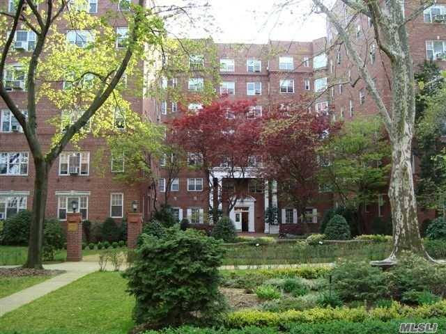 113th 2 BR House Forest Hills LIC / Queens