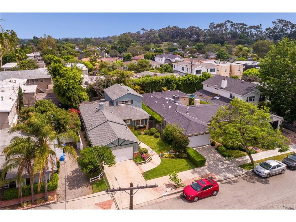 Highly desired Brentwood Glen neighborhood - 4 BR Single Family Brentwood Los Angeles