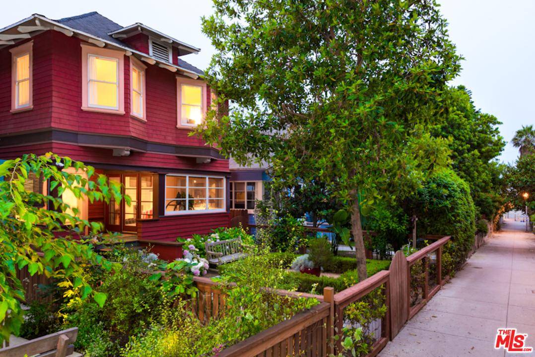 Stroll down this lovely - 4 BR Single Family Venice Los Angeles