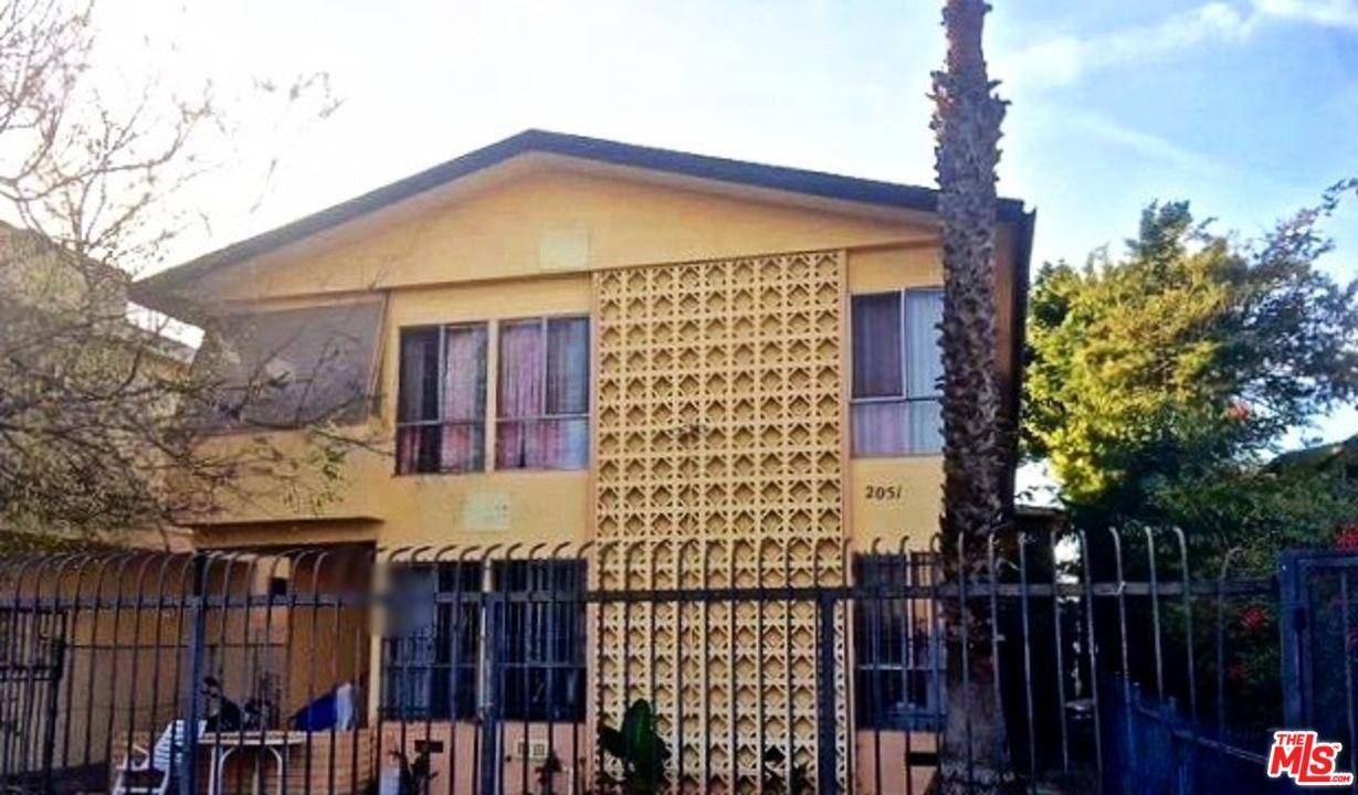 This true value-added opportunity is a 6 unit apartment consisting of 5 (3 bedroom