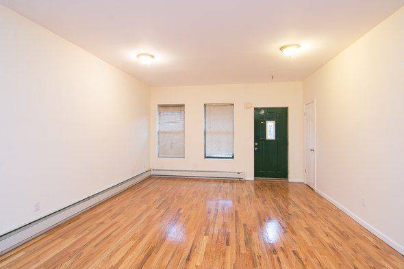 NO FEE 3 bedroom with 2 baths in Clinton Hill Townhouse close to C and G trains!!