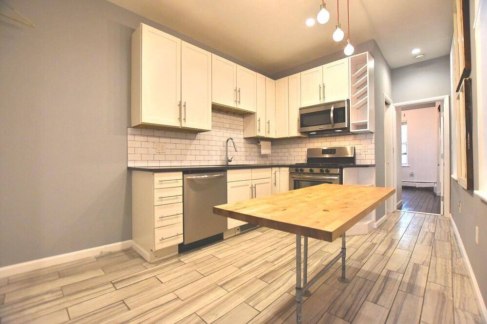 Totally renovated 1br/1ba w/ loft and private & peaceful backyard