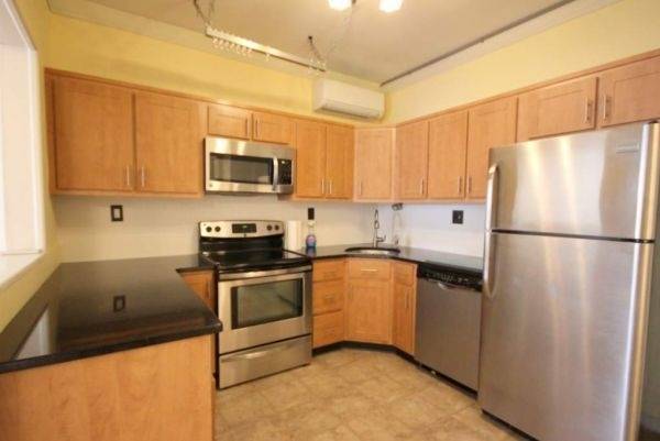 Rare 3 bedroom in wide classic brick row house - 3 BR New Jersey
