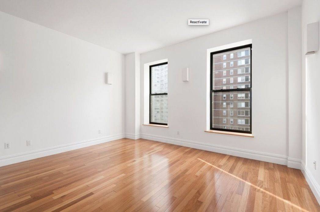 No Fee! 1 Bed in Upper West Side with  custom granite countertop and cabinetry with breakfast bar!