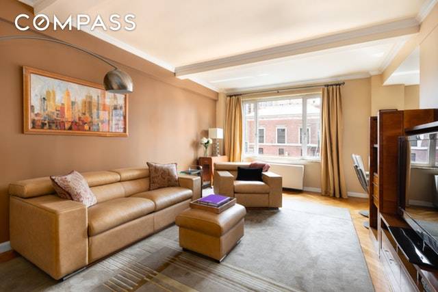 Efficiently designed and tastefully renovated Junior 1Bed located in one of Murray Hill's premier co op buildings.