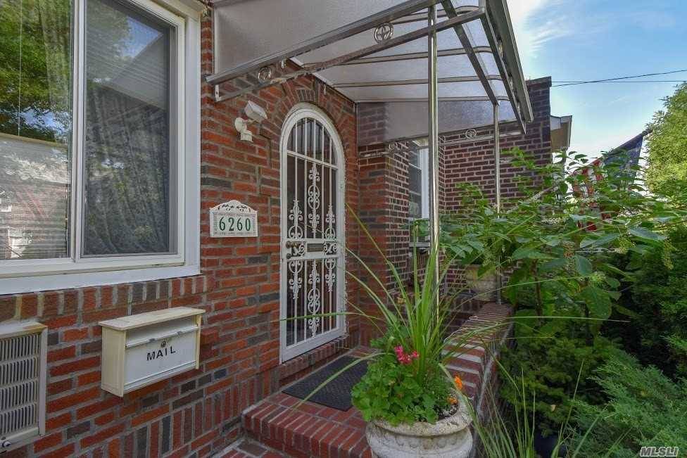 83rd 5 BR House Middle Village LIC / Queens