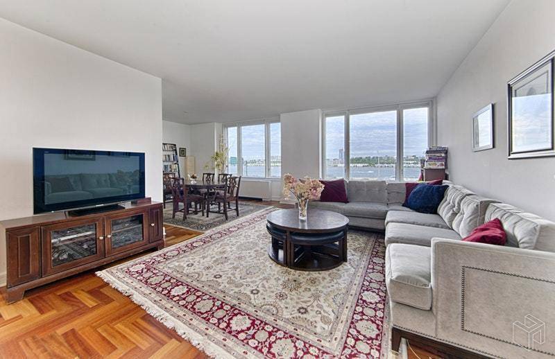 Spacious 2 BR/2 Bath with a dining room & Hudson River views