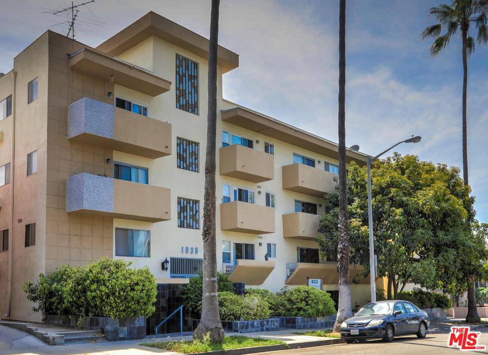 Bright 1 bedroom and 1 bath apartment in prime West Hollywood
