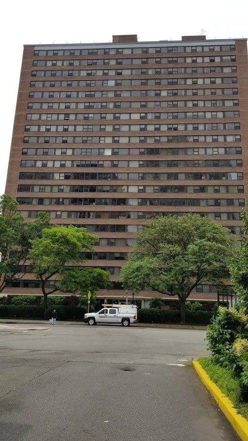 High floor in high rise building downtown Jersey City walking distance to Grove St & Exchange Place path train