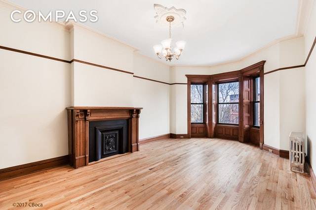 Stunningly beautiful 2 bedroom in traditional brownstone townhouse.