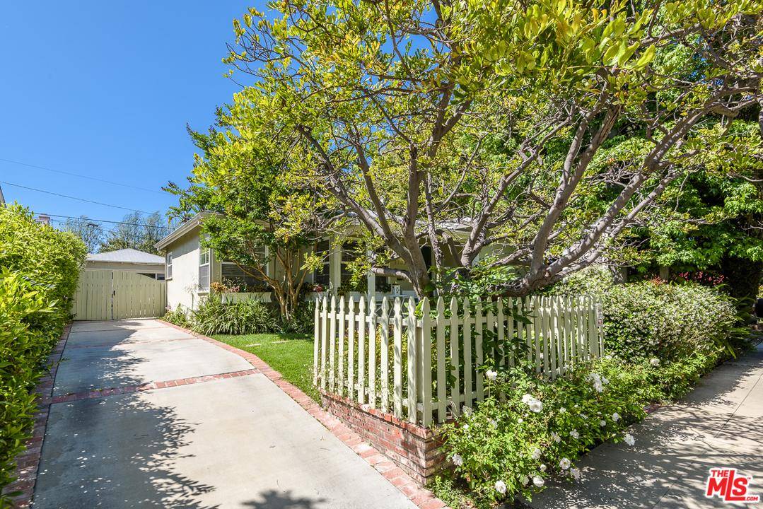 Live the Brentwood Glen lifestyle at it's finest - 3 BR Single Family Brentwood Los Angeles